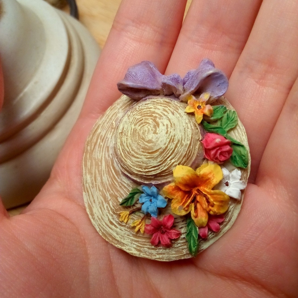 Absolutely adorable resin hat pin with flowers